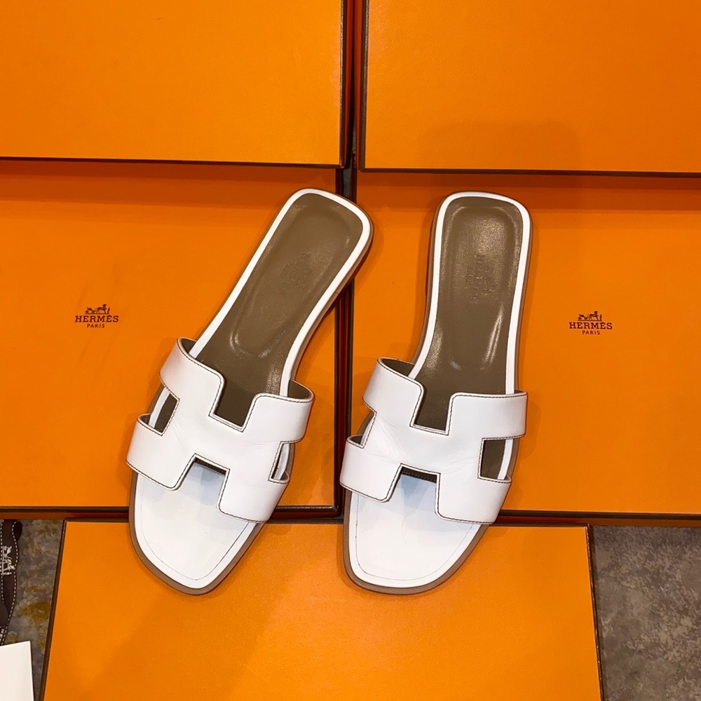 WHITE HERMÈS ORAN SANDALS - Picture 11 of 16